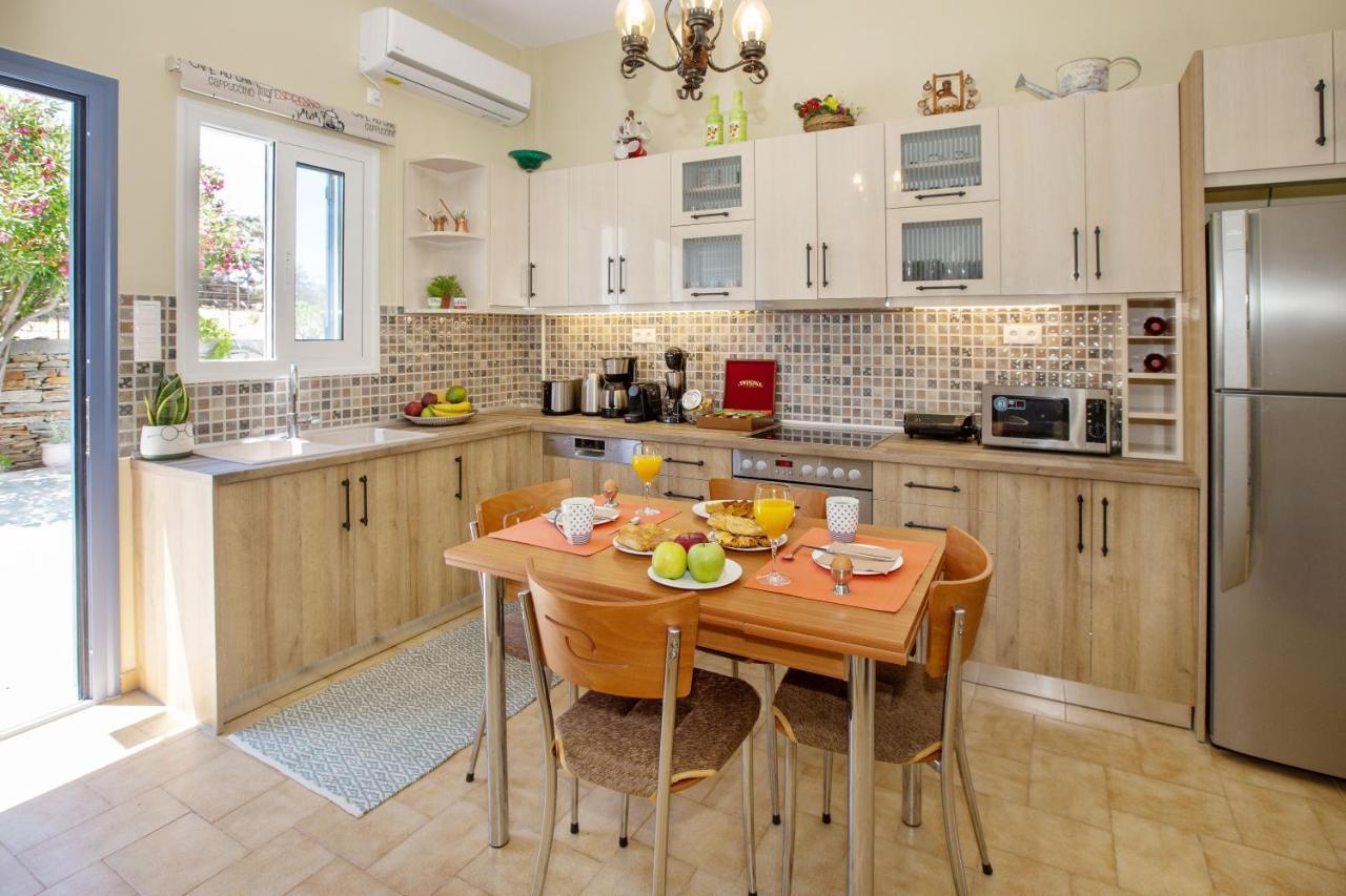 Ruby'S Summer House With Spacious Garden And Free Parking Gavrio Exterior foto